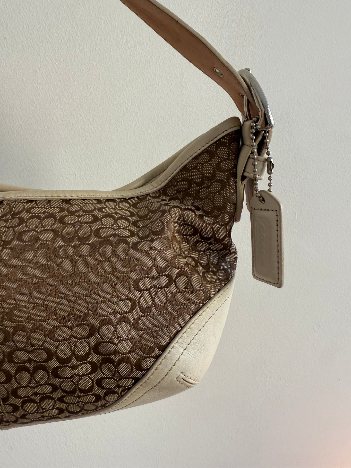 Coach Signature Shoulder Bag white